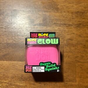 Needoh Nice Cube Glow Super Solid Squish - Pink